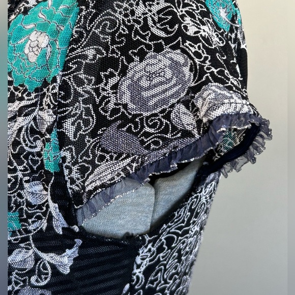 Pinadas Vintage Black/White/Teal Floral Short Sleeve Shirt Women’s Medium Petite - Picture 6 of 9